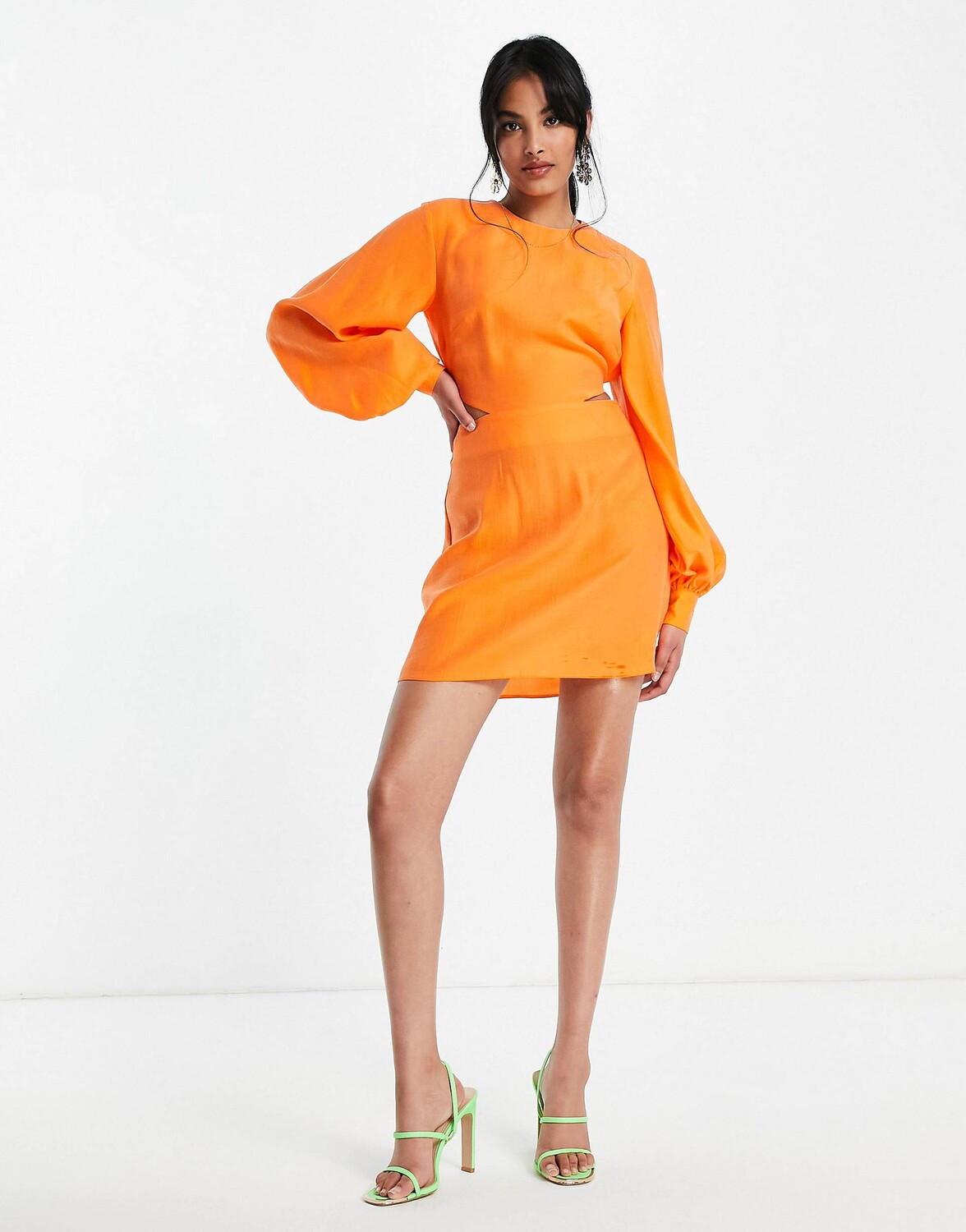 

Платье мини с объемными рукавами и открытой спиной ASOS DESIGN из стираной фактурной ткани