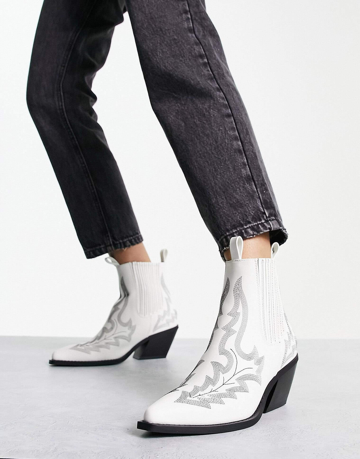 

Полусапоги Asos Design Roxanne Contrast Stitch Western, белый