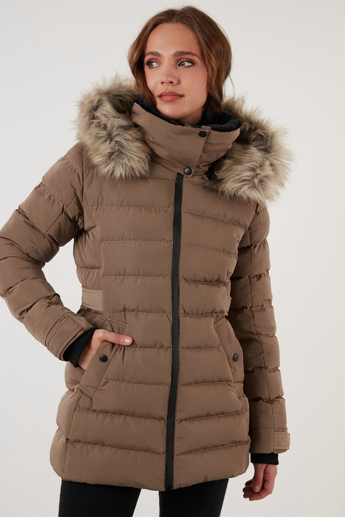 цена Пальто зимнее Lela, коричневый