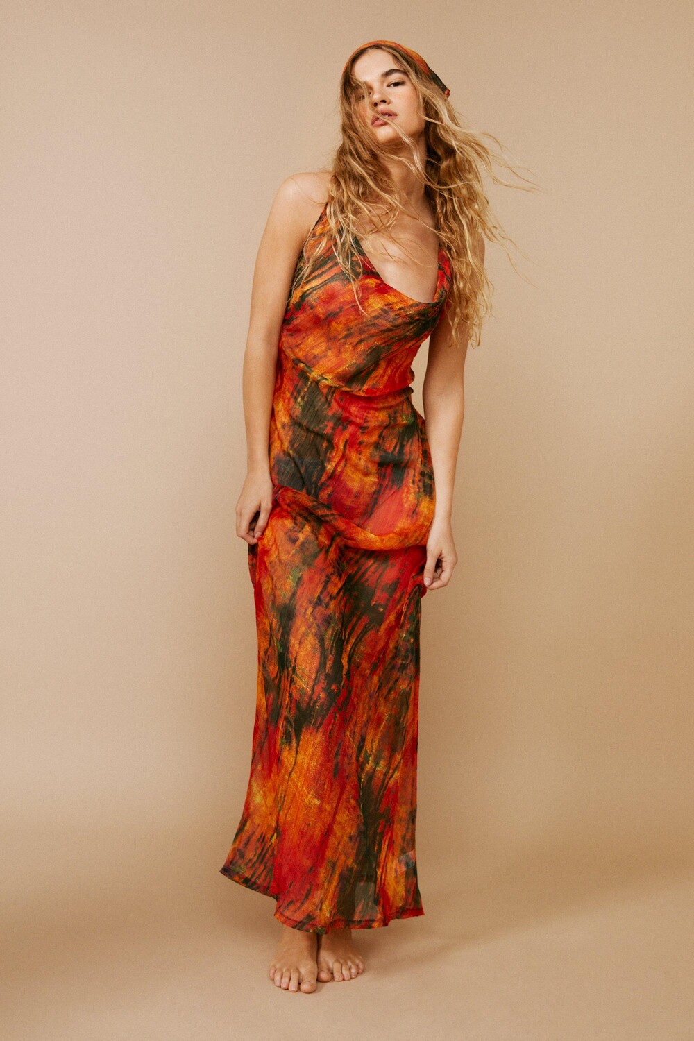 

Комплект макси-платья с капюшоном и платком Tie Dye Nasty Gal, мультиколор