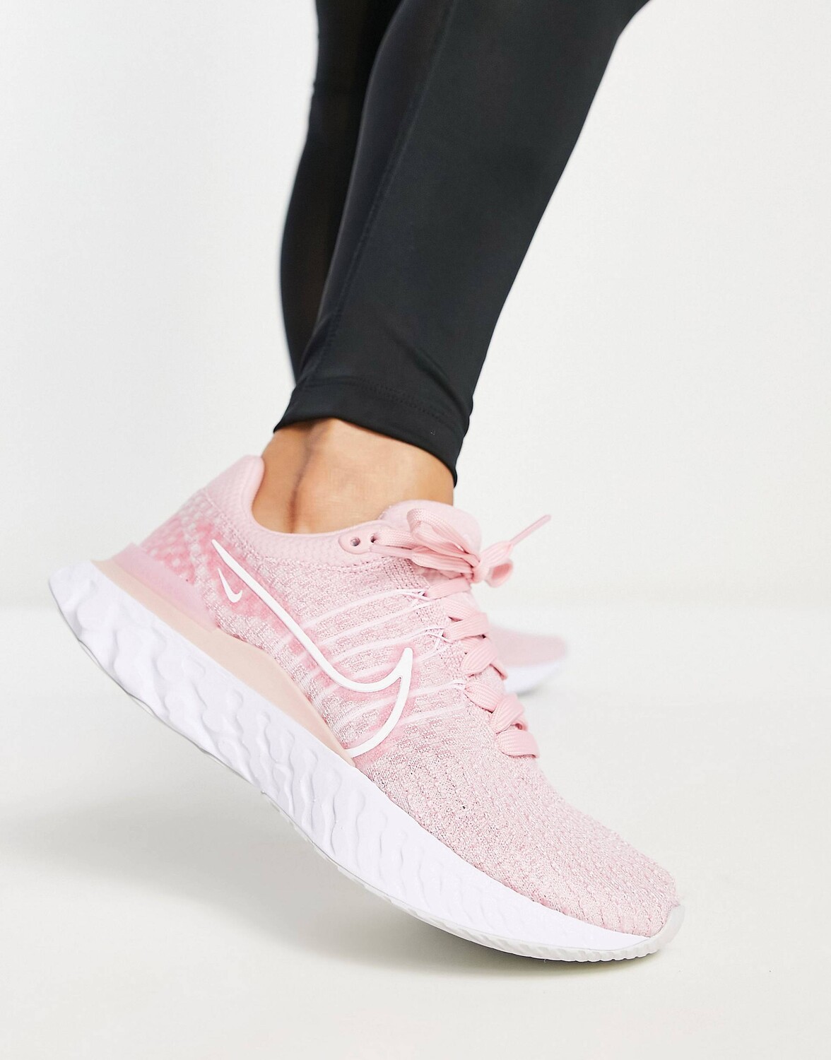 

Розовые кроссовки Nike Running React Infinity Run 3 Flyknit