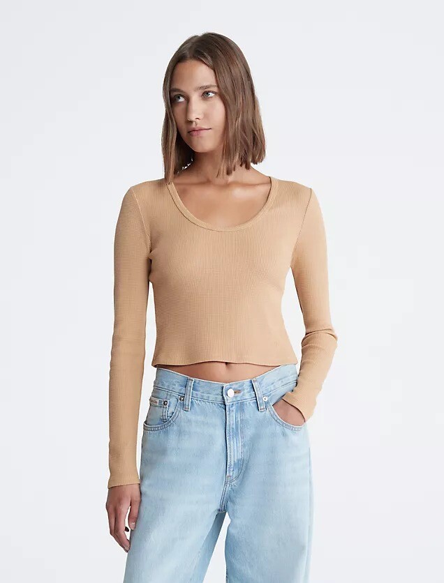 

Футболка Calvin Klein Waffle Cropped Scoopneck, бежевый