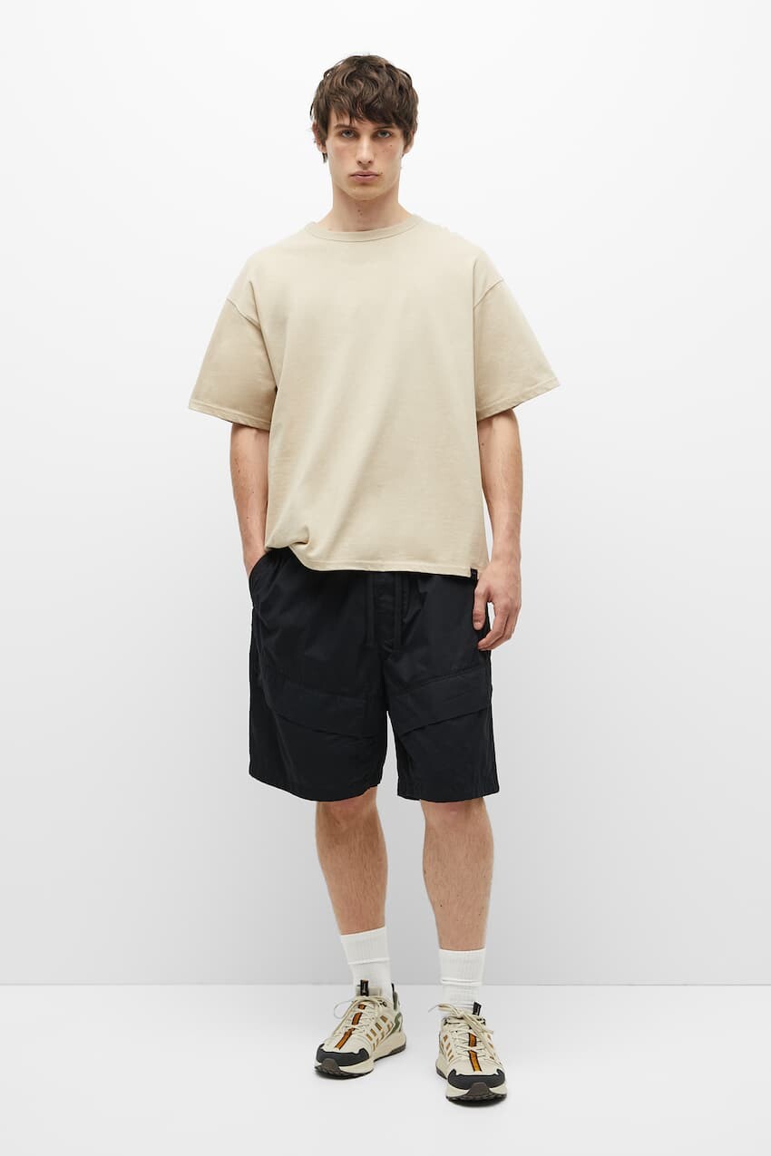 

Шорты-бермуды с парашютом Pull&Bear, черный