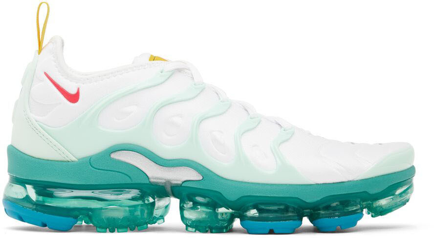 

Бело-зеленые кроссовки Vapormax Plus Nike