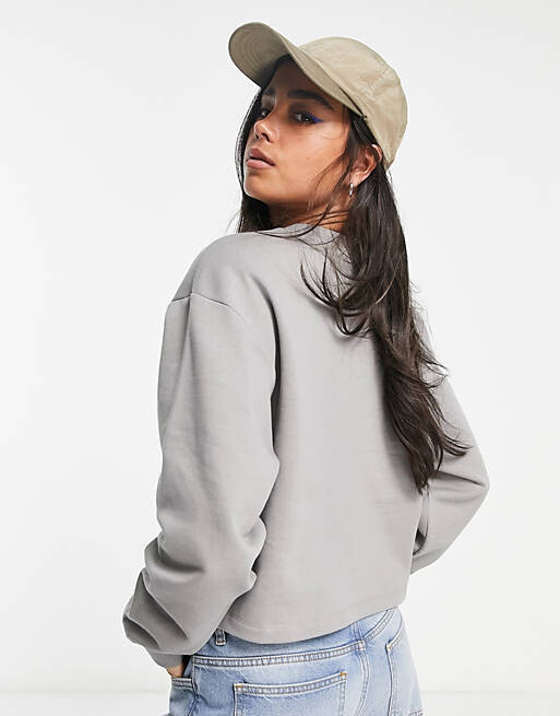 

Серый укороченный свитшот свободного кроя Vans Varsity эксклюзивно на ASOS