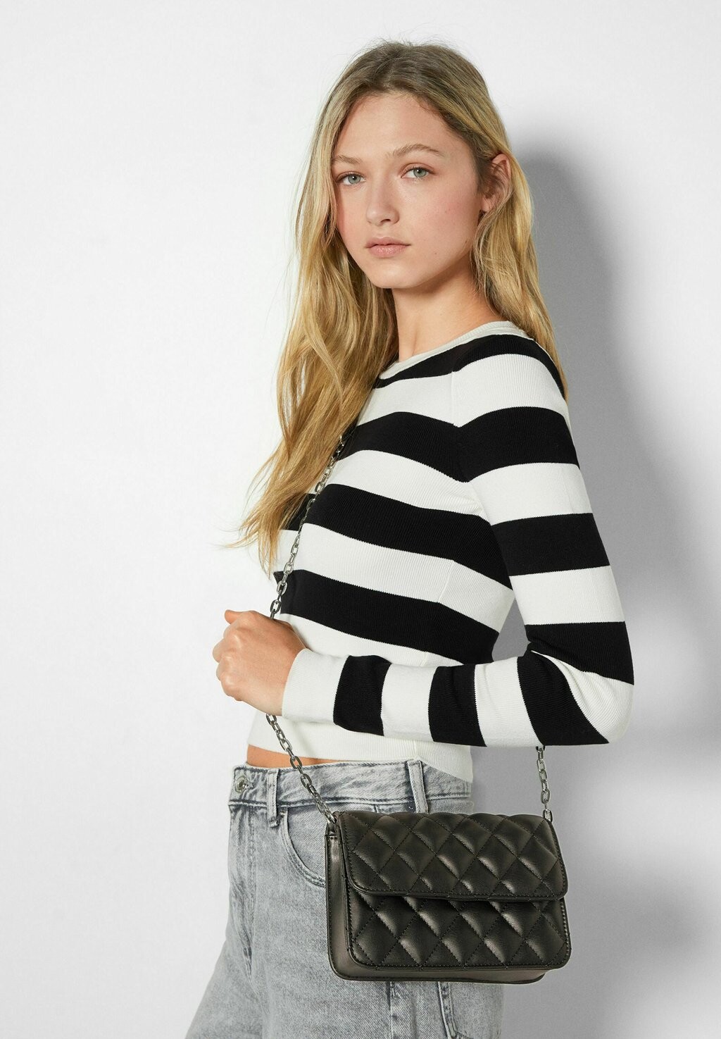 

Сумка через плечо Bershka, черный