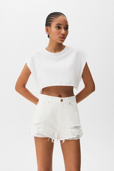 

Джинсовые шорты с рваными вставками PULL&BEAR