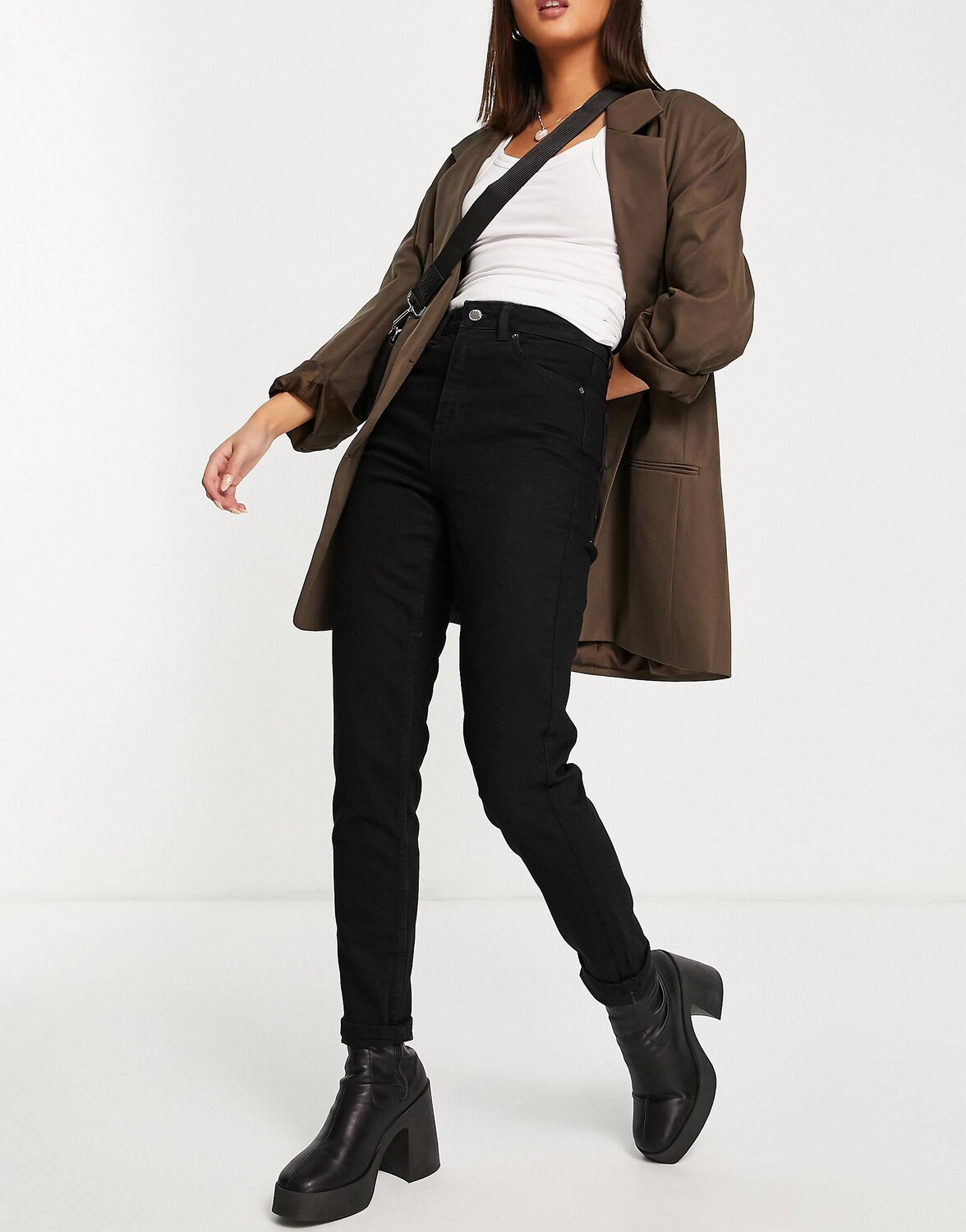

Черные джинсы Mom Topshop