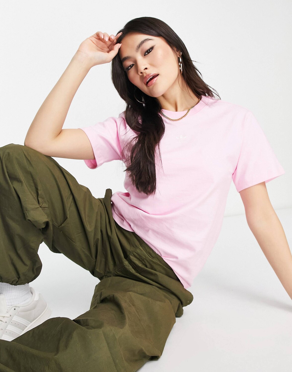 

Розовая футболка с трилистником adidas Originals Essentials