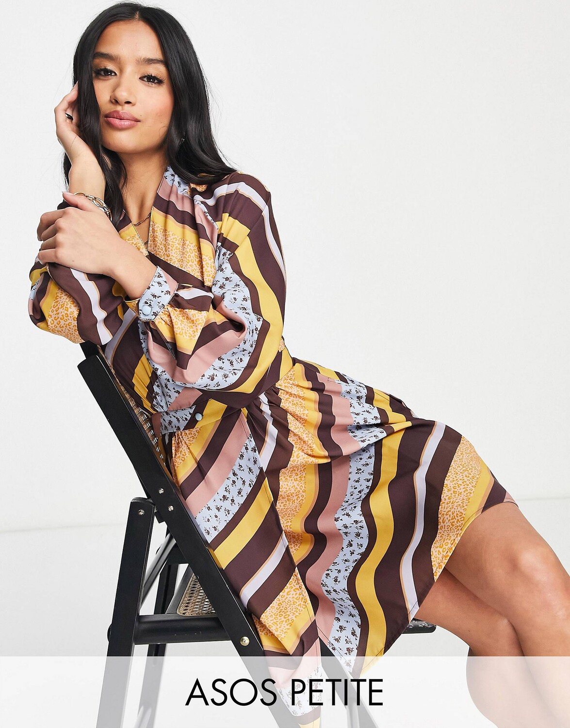 

Коричнево-желтое платье мини с запахом ASOS DESIGN Petite