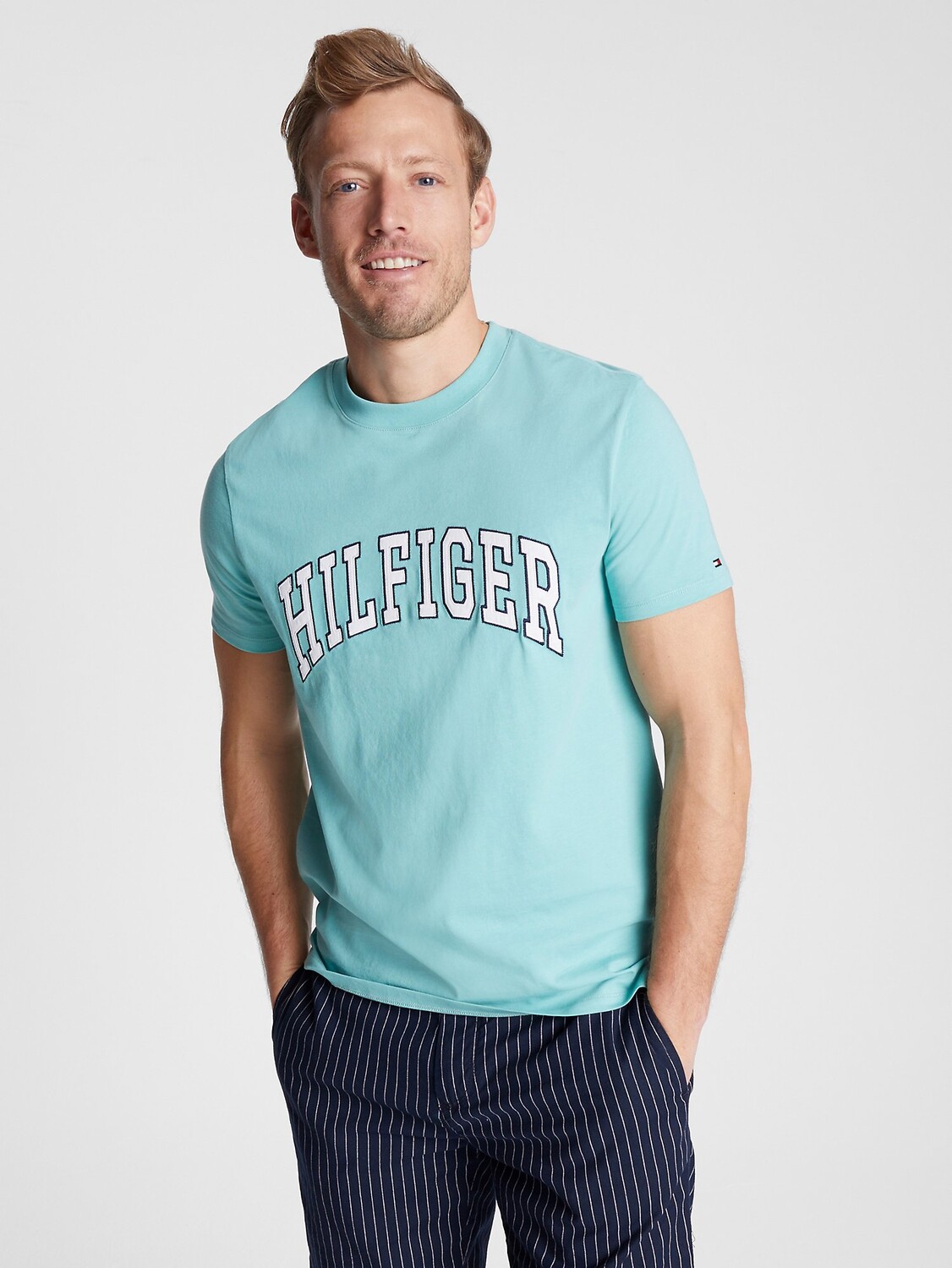 

Футболка Tommy Hilfiger Arch Logo, светло-бирюзовый