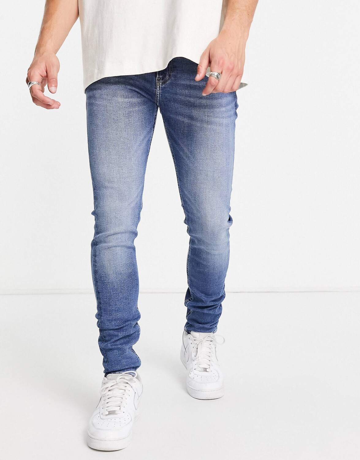 

Супероблегающие джинсы средней стирки Calvin Klein Jeans