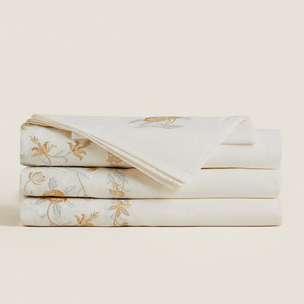 

Скатерть Zara Home Embroidered Flowers, светлый