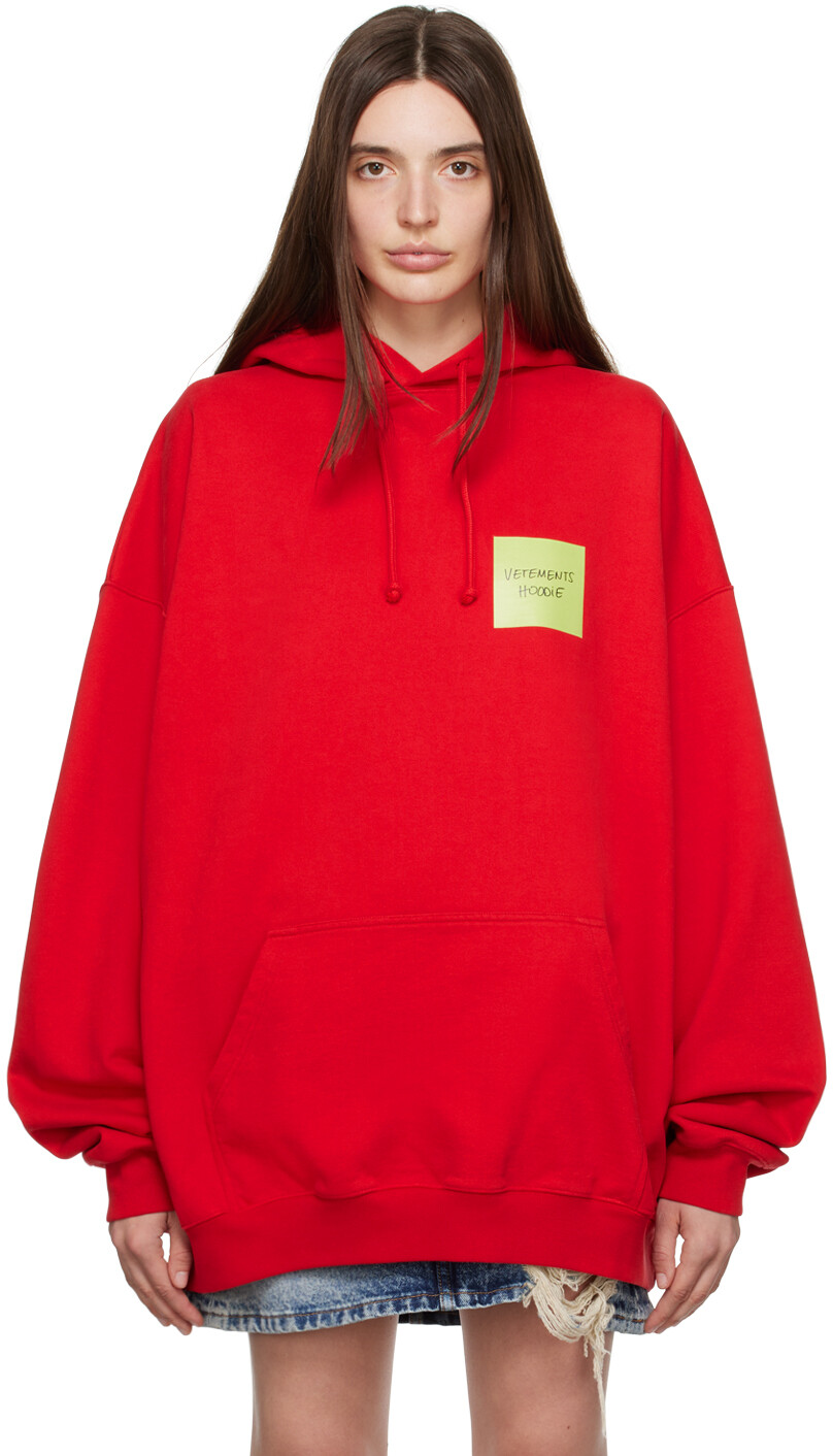 

Красный худи с принтом VETEMENTS