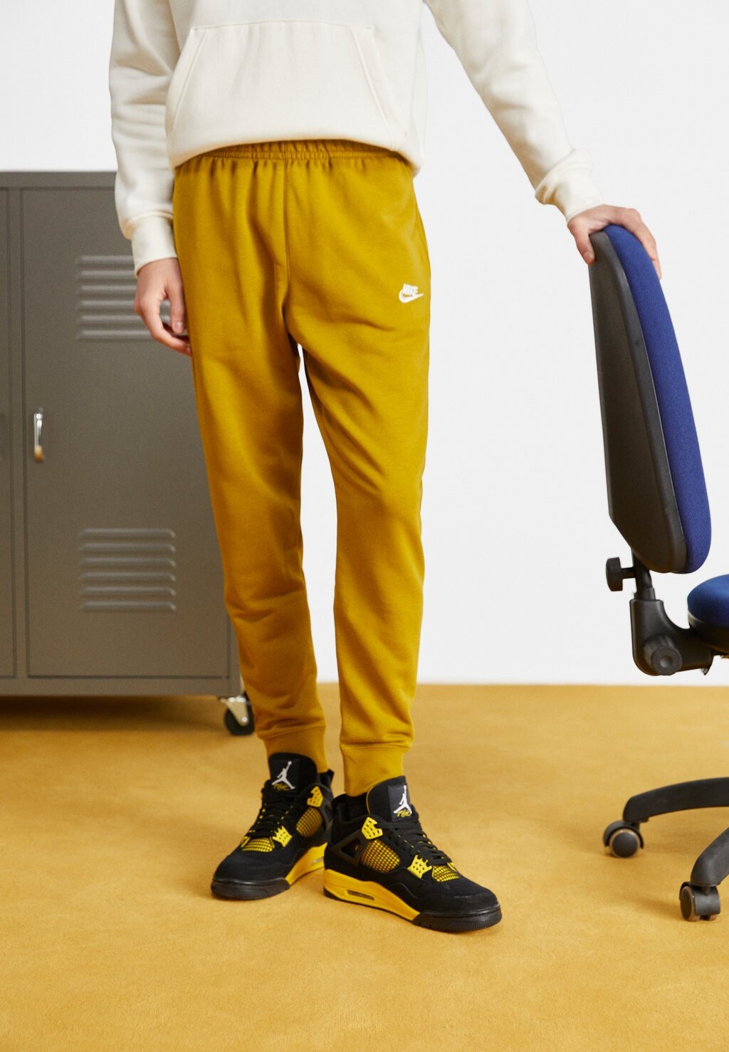 

Брюки спортивные CLUB JGGR FT Nike, бронзовый/белый