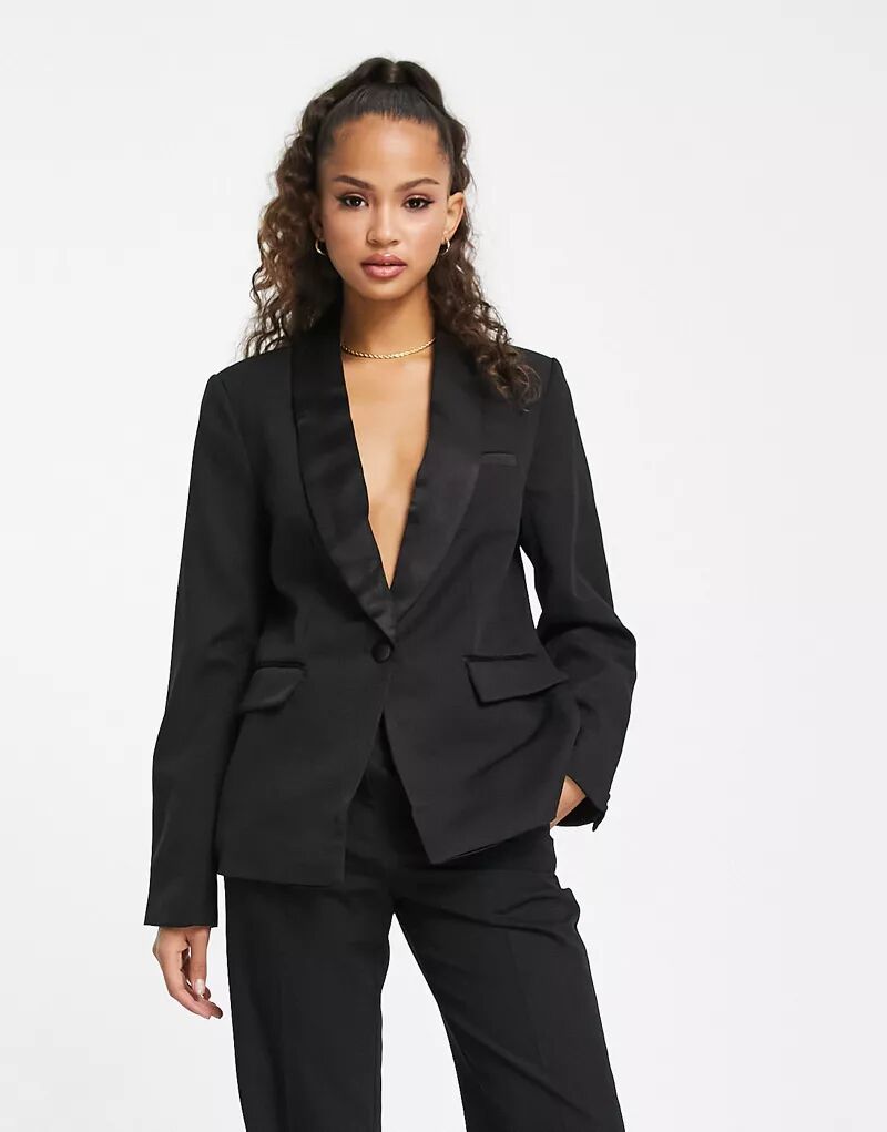 Черный пиджак с атласными лацканами New Look сиреневый пиджак с напуском new look