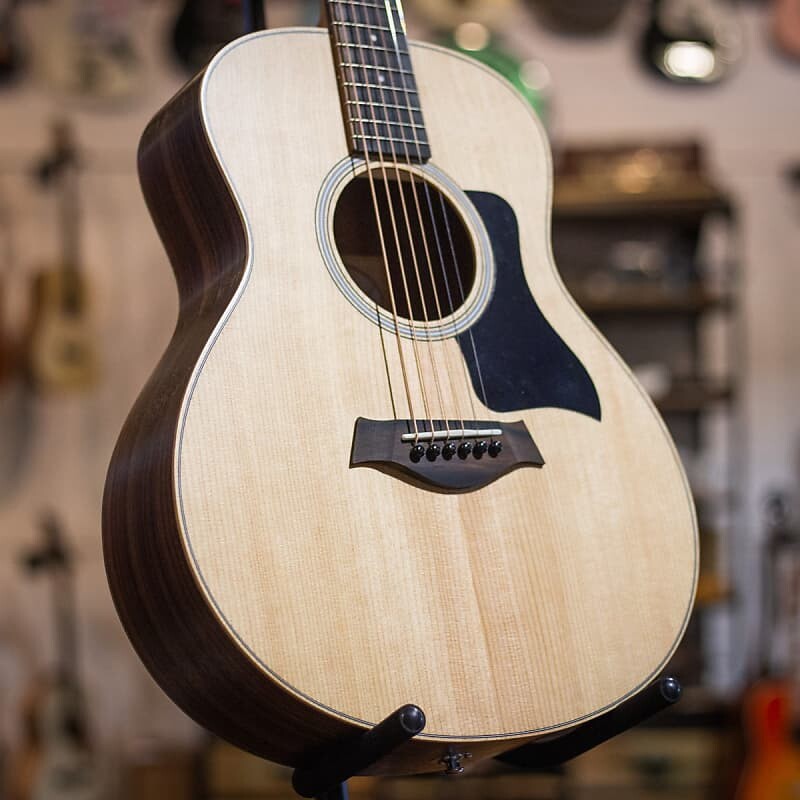 

Taylor GS Mini Rosewood Acoustic с жесткой сумкой GS Mini