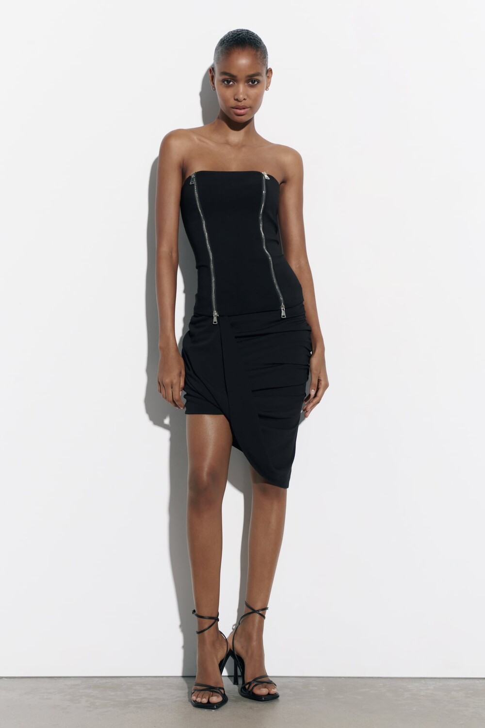 Топ без бремеков с молниями ZARA, черный