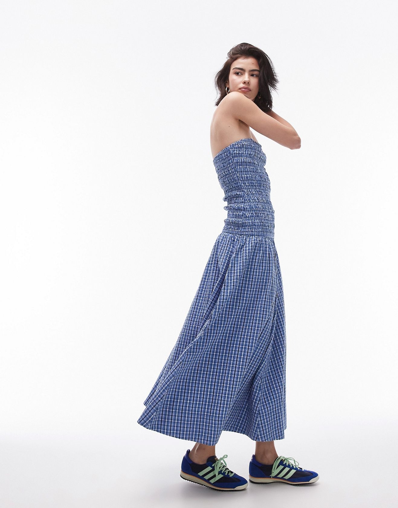 цена Платье Topshop Maxi With Crinkle And Bandeau Neckline In Check, синий