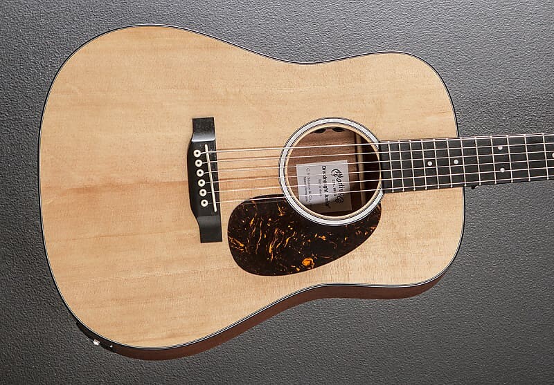 

DJr-10E - Ель ситхинская Martin DJr-10E – Sitka