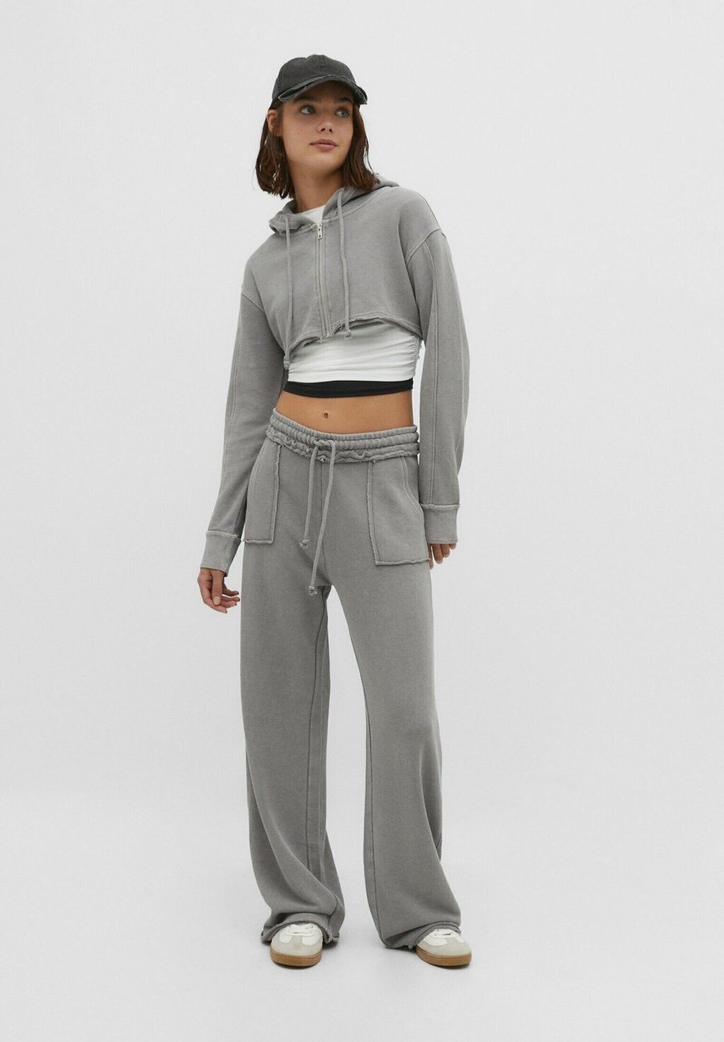 Спортивные брюки Frayed With Pockets Stradivarius, цвет grey