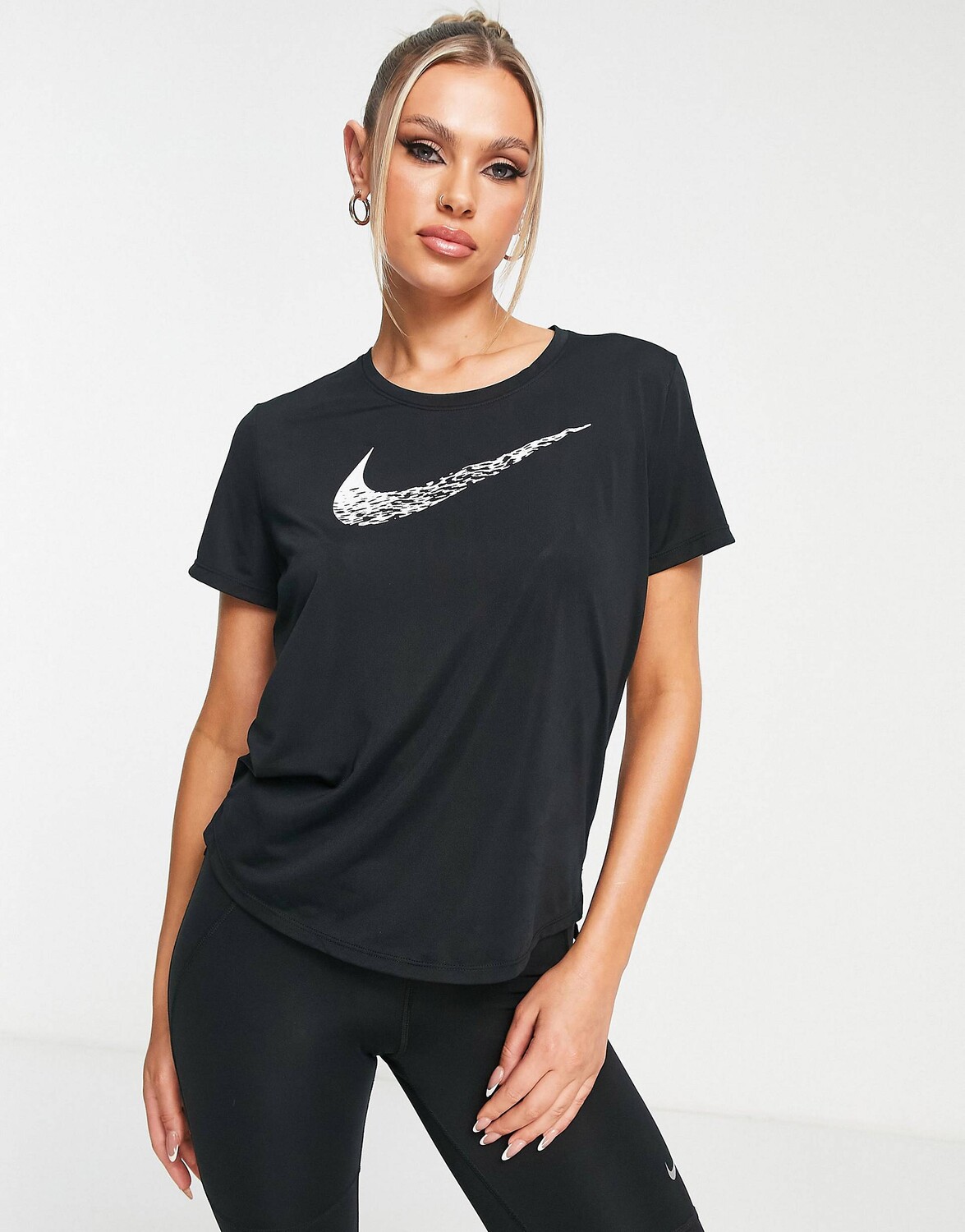 

Черная футболка Nike Running Swoosh, Черный