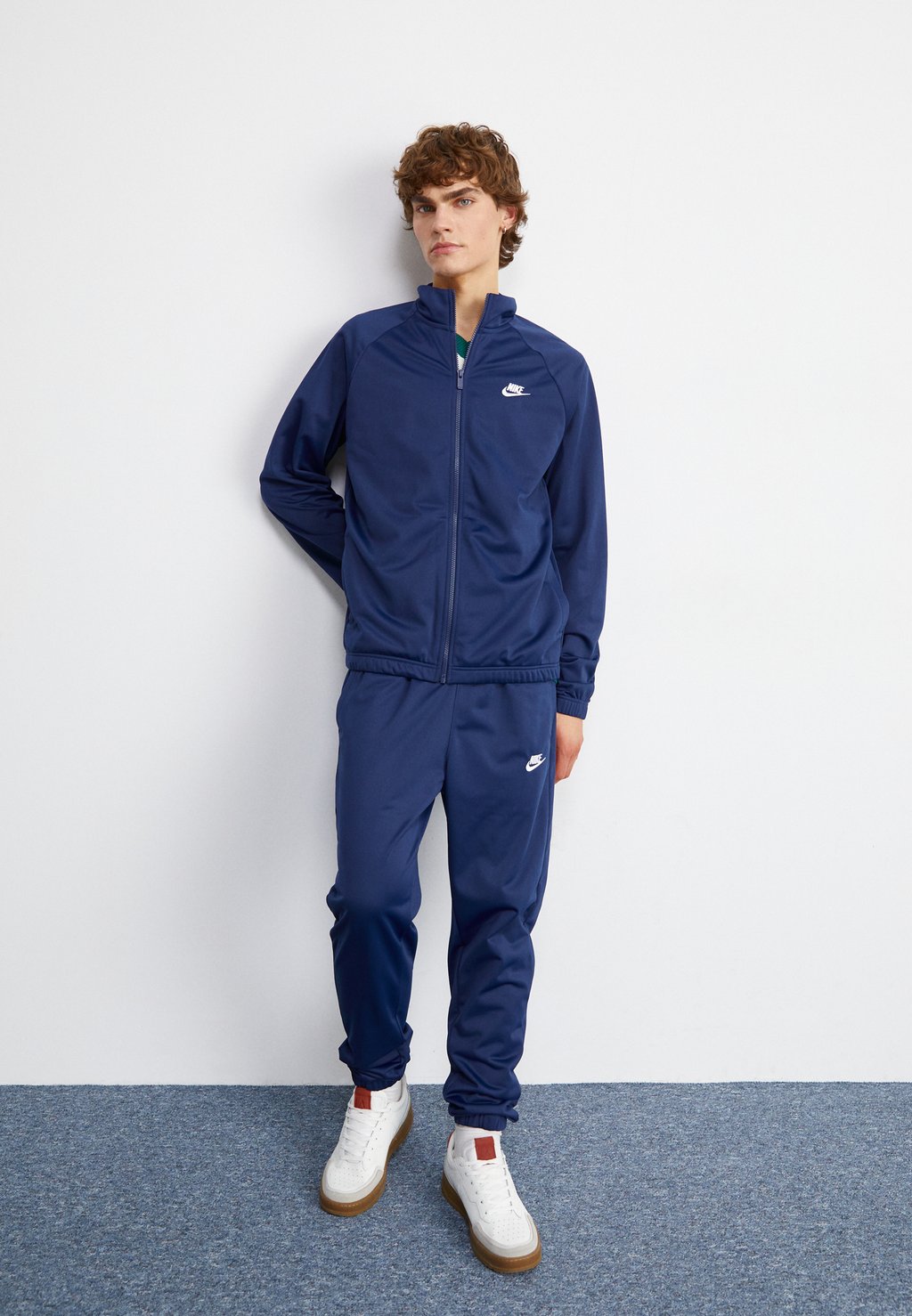 Спортивный костюм CLUB Nike, темно-синий/белый цена и фото