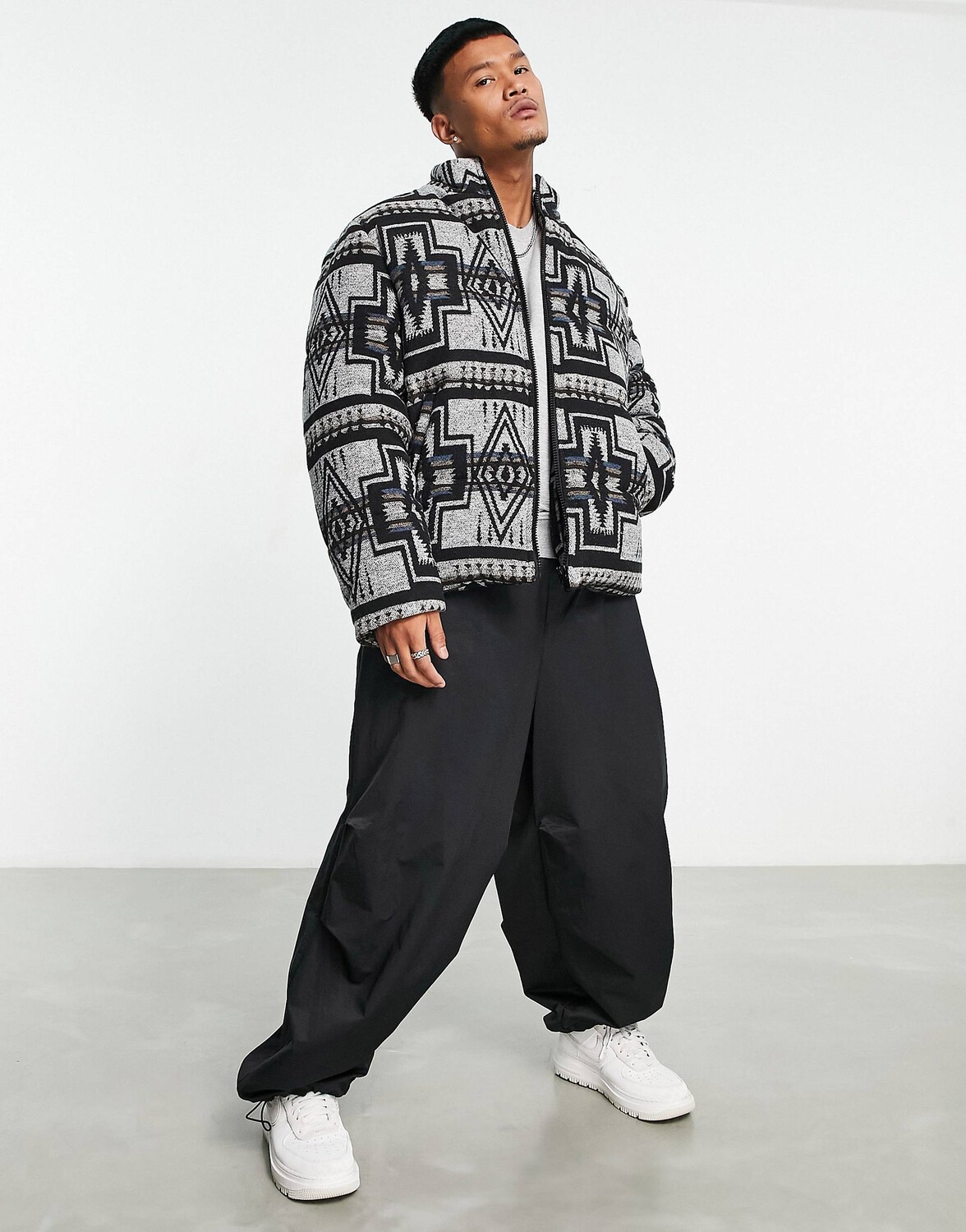 

Пуховик ASOS DESIGN из однотонной ткани с имитацией ацтекской шерсти, Серый