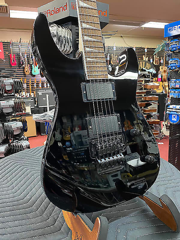 

Dinky DK2X серии Jackson X, накладка на гриф Laurel, черный глянец X Series Dinky DK2X, Laurel Fingerboard, Gloss Black