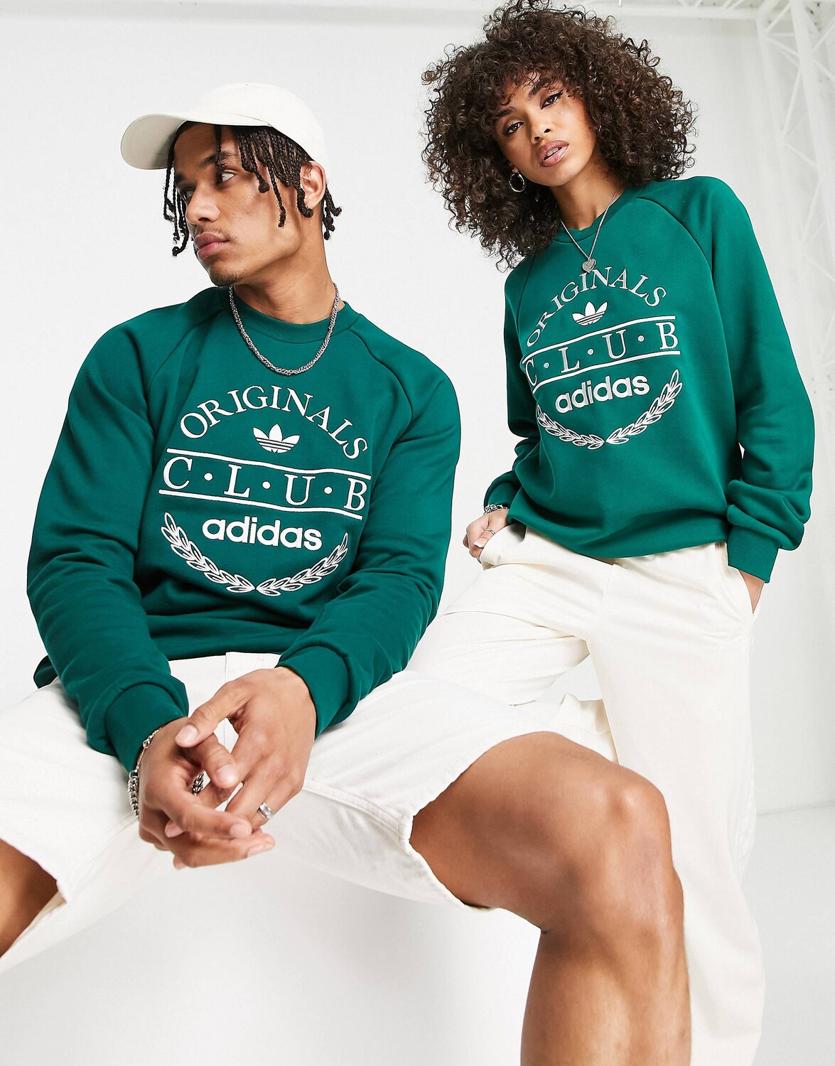 

Зеленый свитшот adidas Originals 'Sports Resort' Club с графикой спереди
