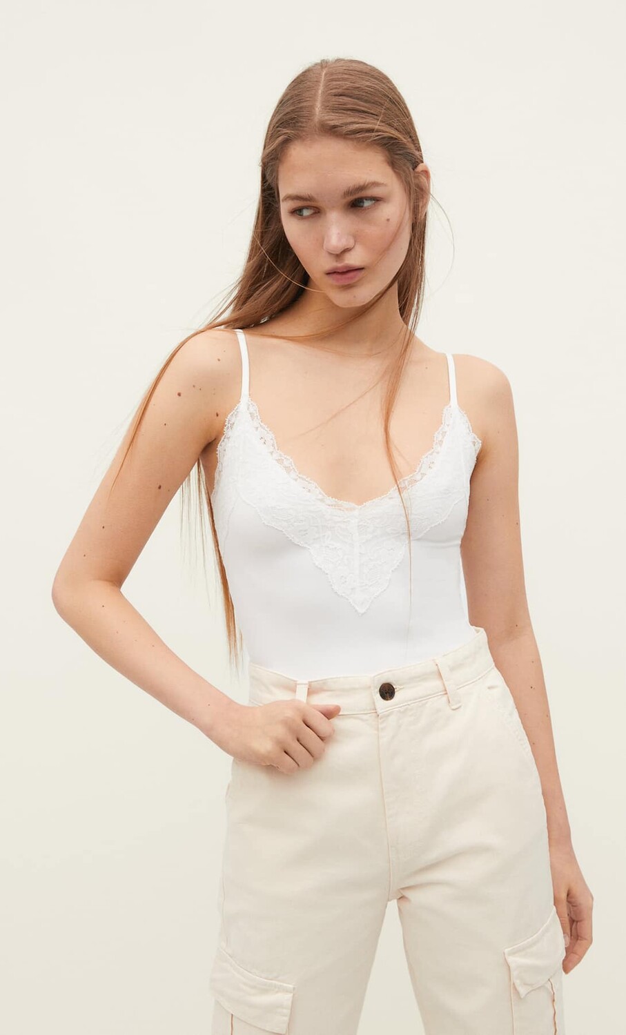 

Боди с кружевными лемками Stradivarius, экру