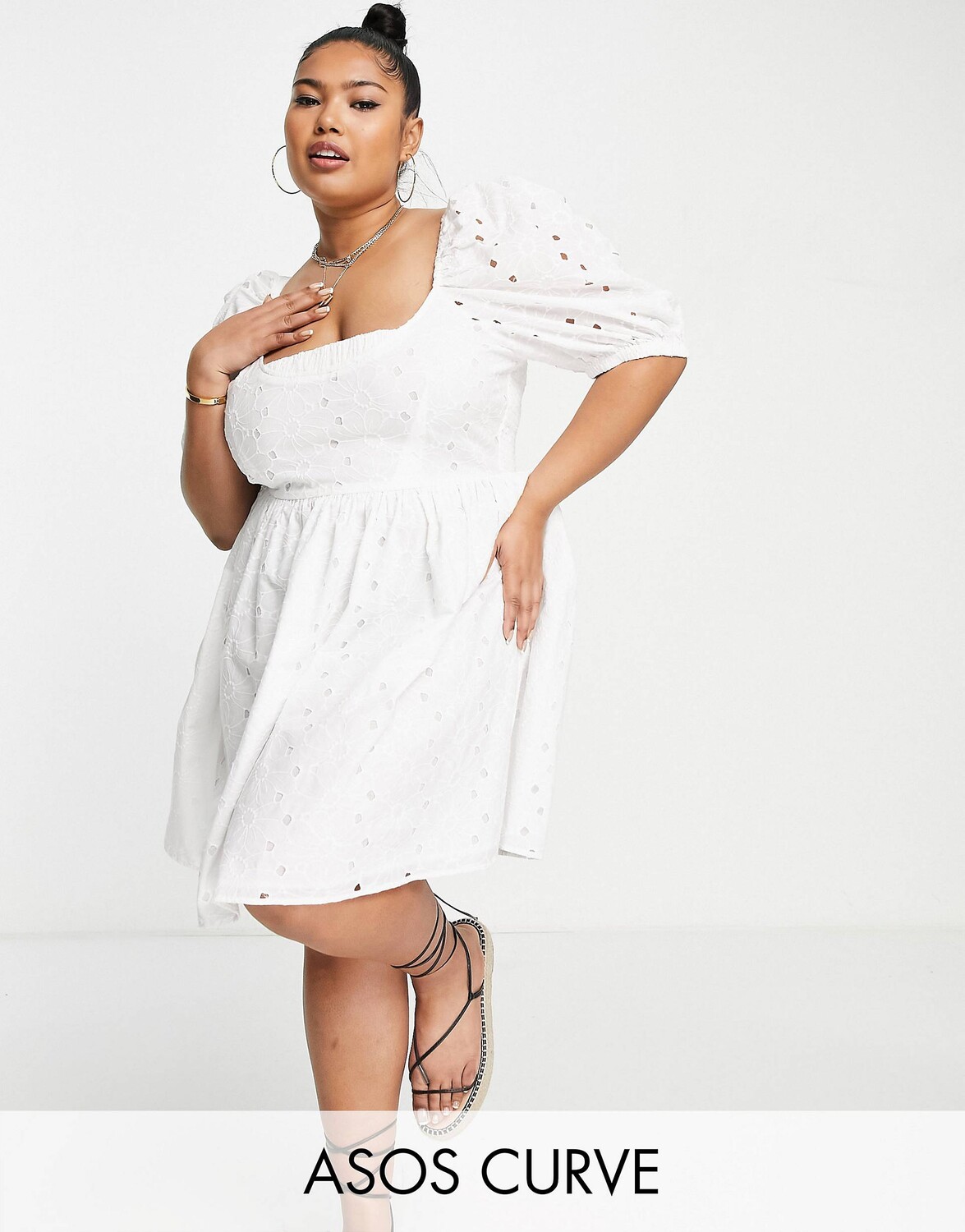 

Белое платье мини с вышивкой и присборенной спиной ASOS DESIGN Curve Curve