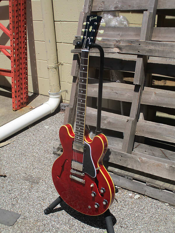 

Электрогитара Gibson Custom Shop '61 ES-335 Reissue 2022 in 60's Cherry VOS finish