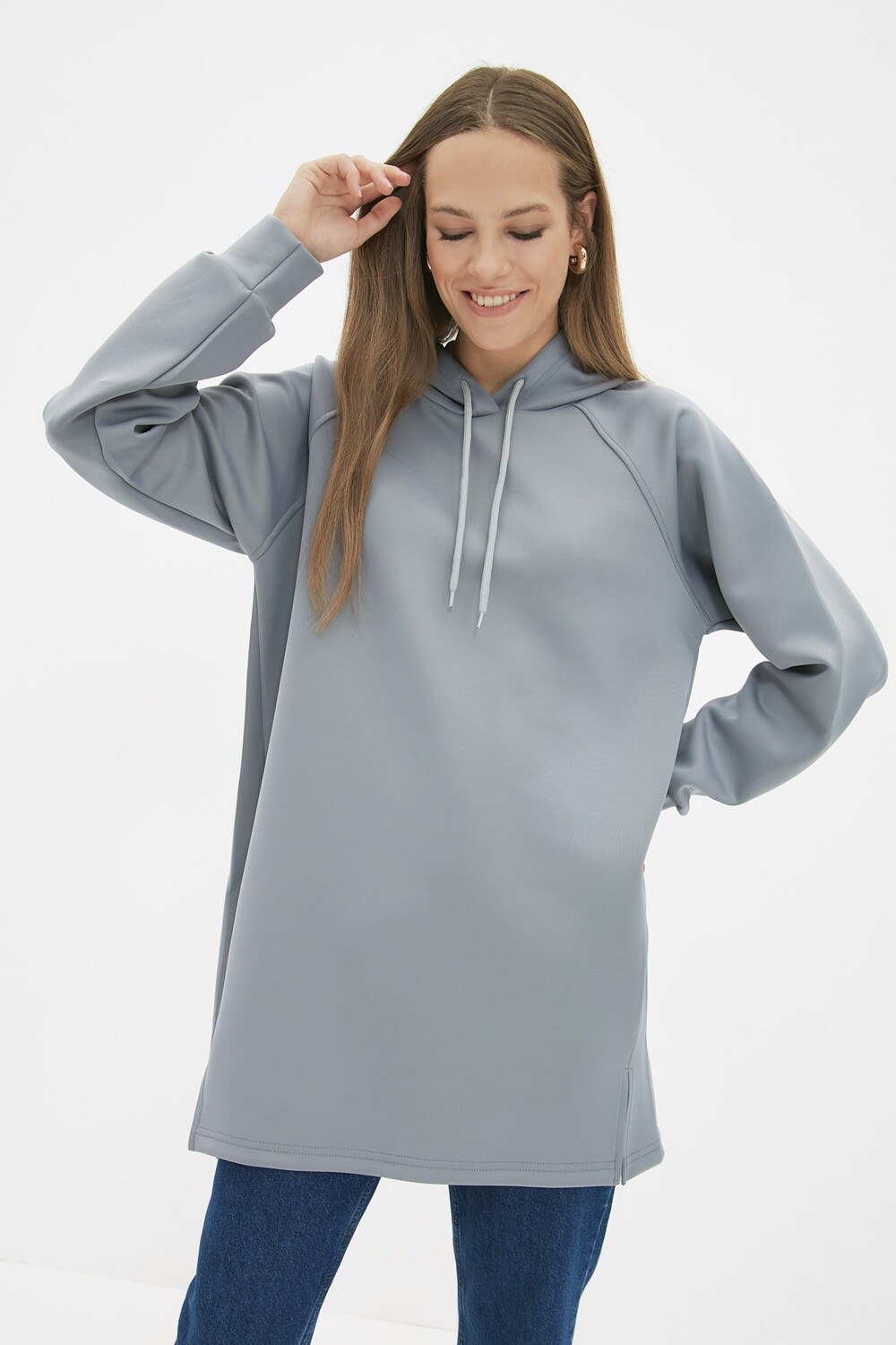 

Серый вязаный свитшот с капюшоном и разрезом с аквалангом Trendyol Modest