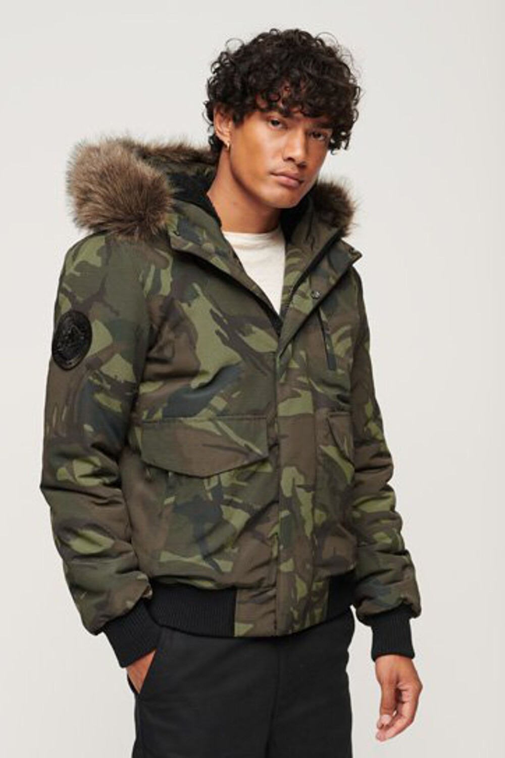 

Бомбер Everest с капюшоном Superdry, зеленый