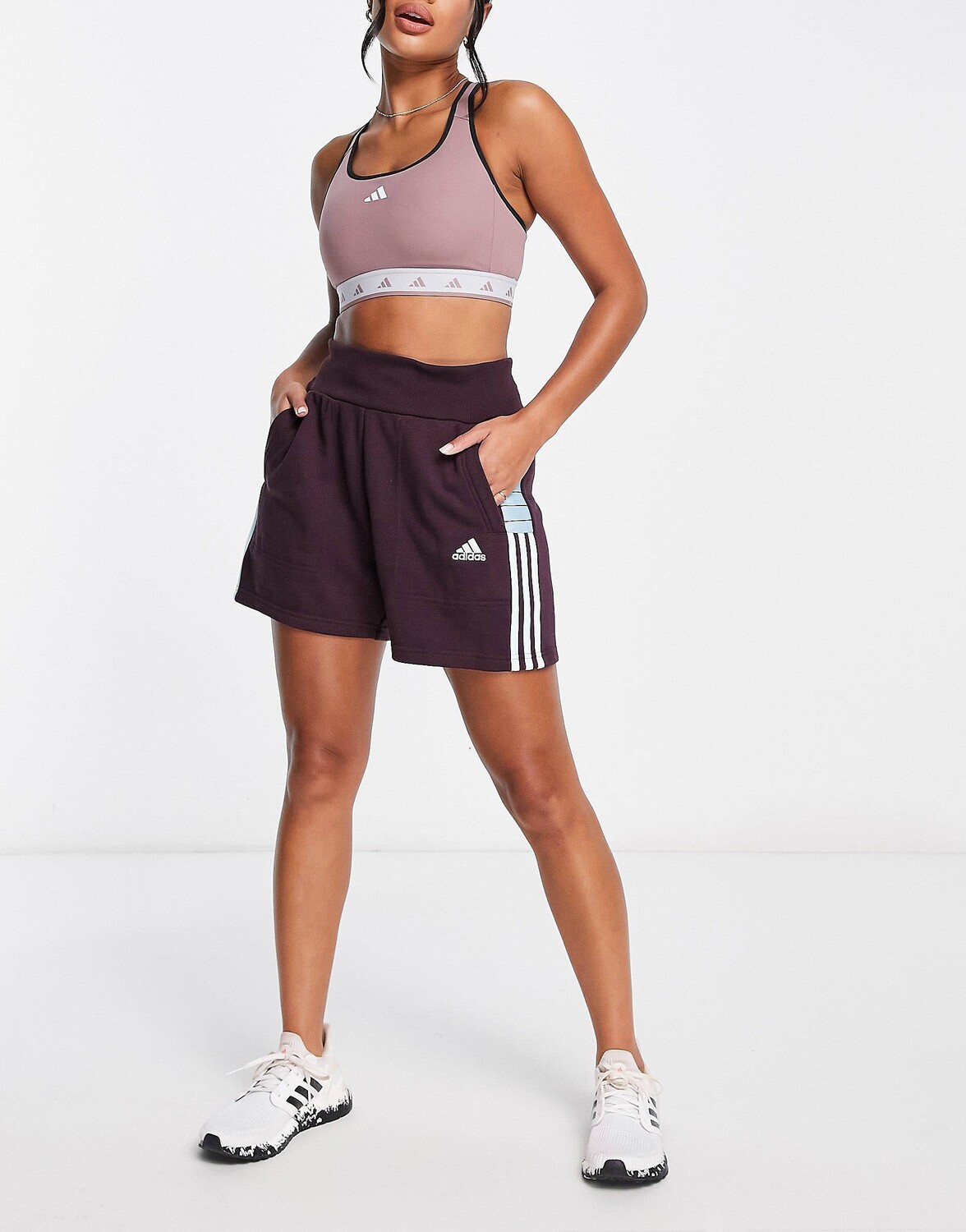 

Красные шорты в полоску с боковыми вставками adidas Football Tiro