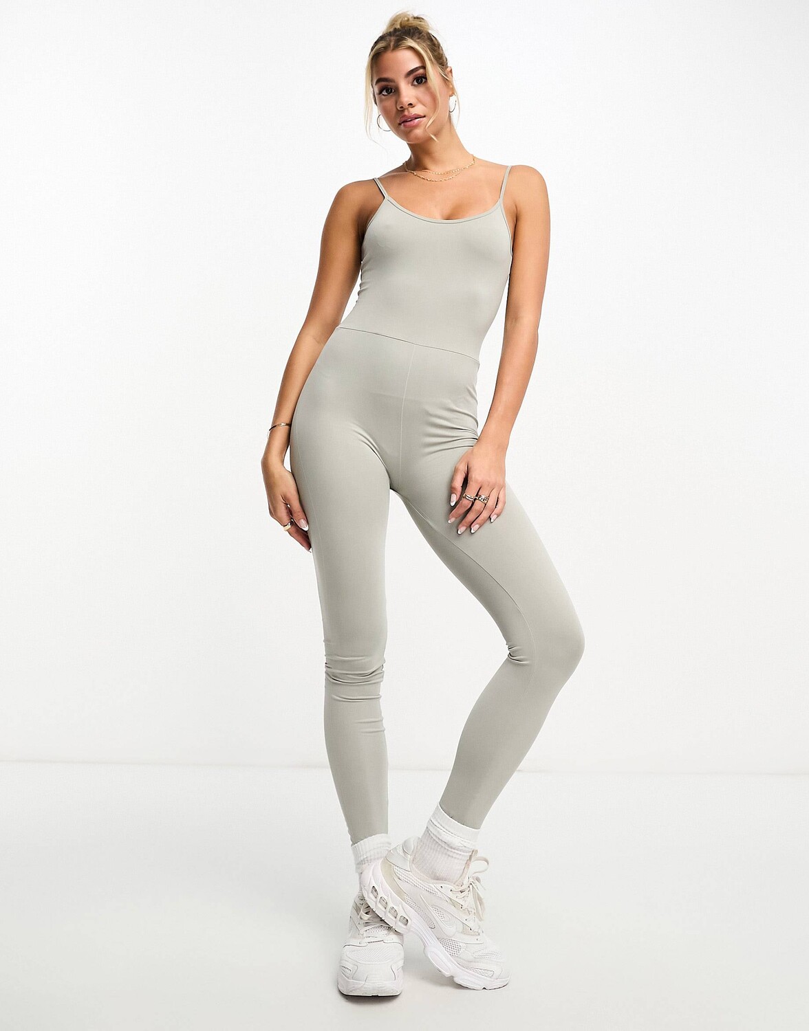 

Комбинезон Pull&Bear strappy seamless, светло-серый
