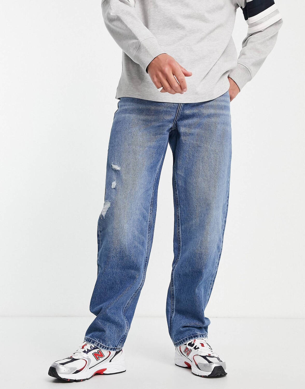 

Мешковатые джинсы с потертостями ASOS DESIGN