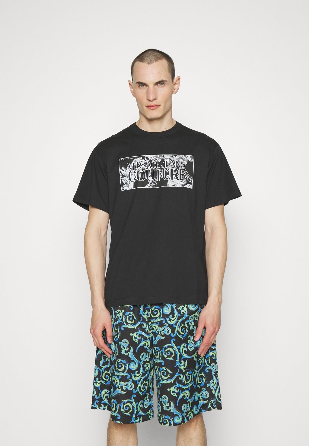 

Футболка с принтом Versace Jeans Couture, черный