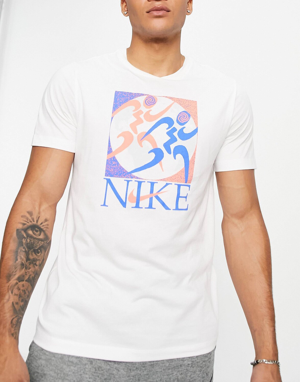 

Белая футболка с абстрактным рисунком Nike Training