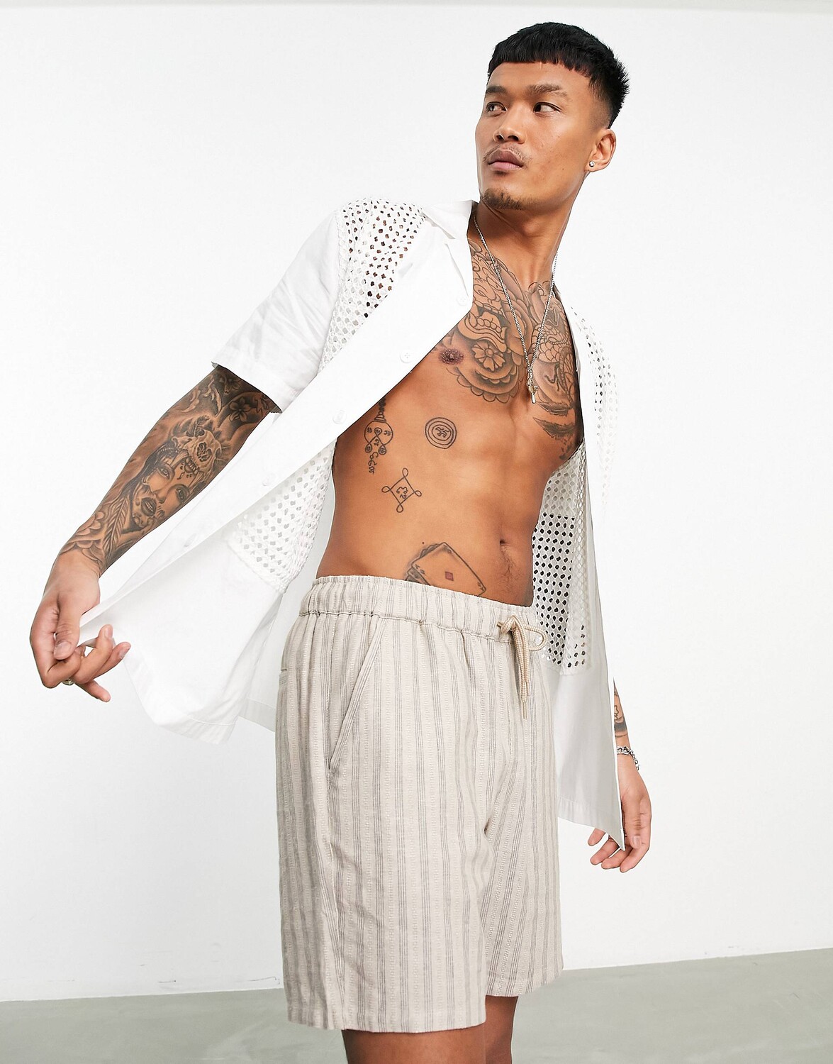 

Белая свободная рубашка с вышивкой ASOS DESIGN