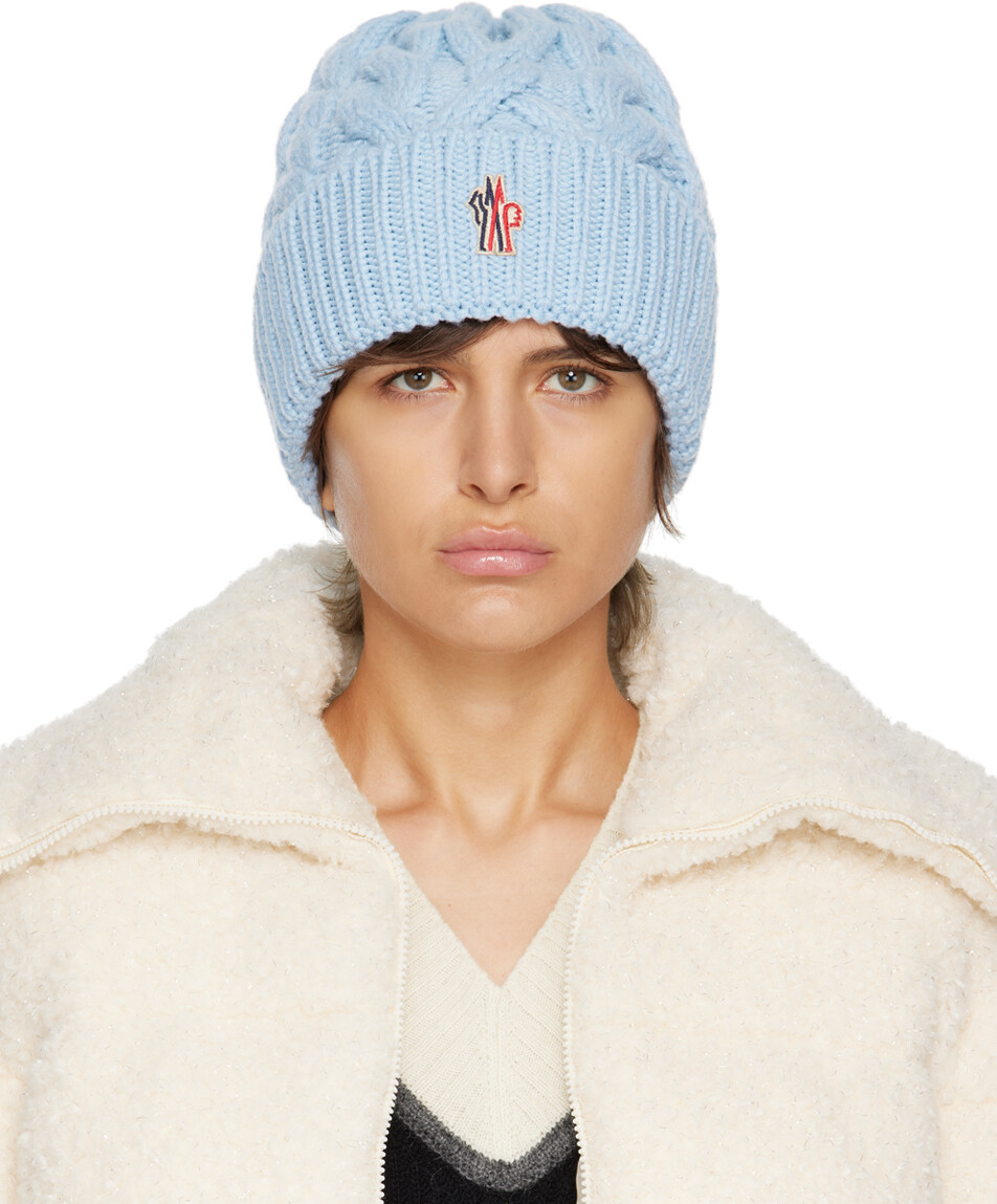 

Синяя шапка с логотипом Moncler Grenoble