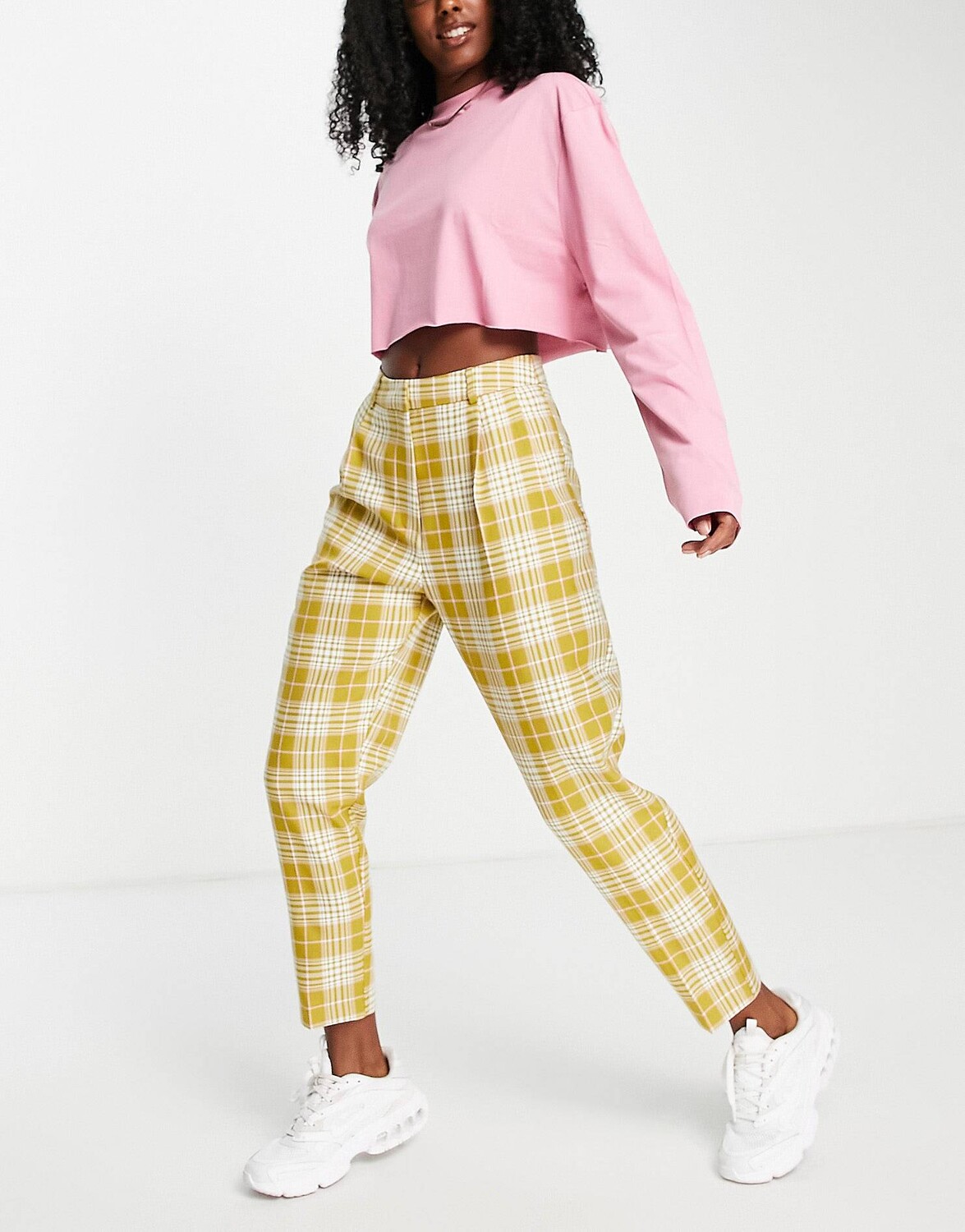 

Светло-коричневые зауженные брюки в клетку ASOS DESIGN