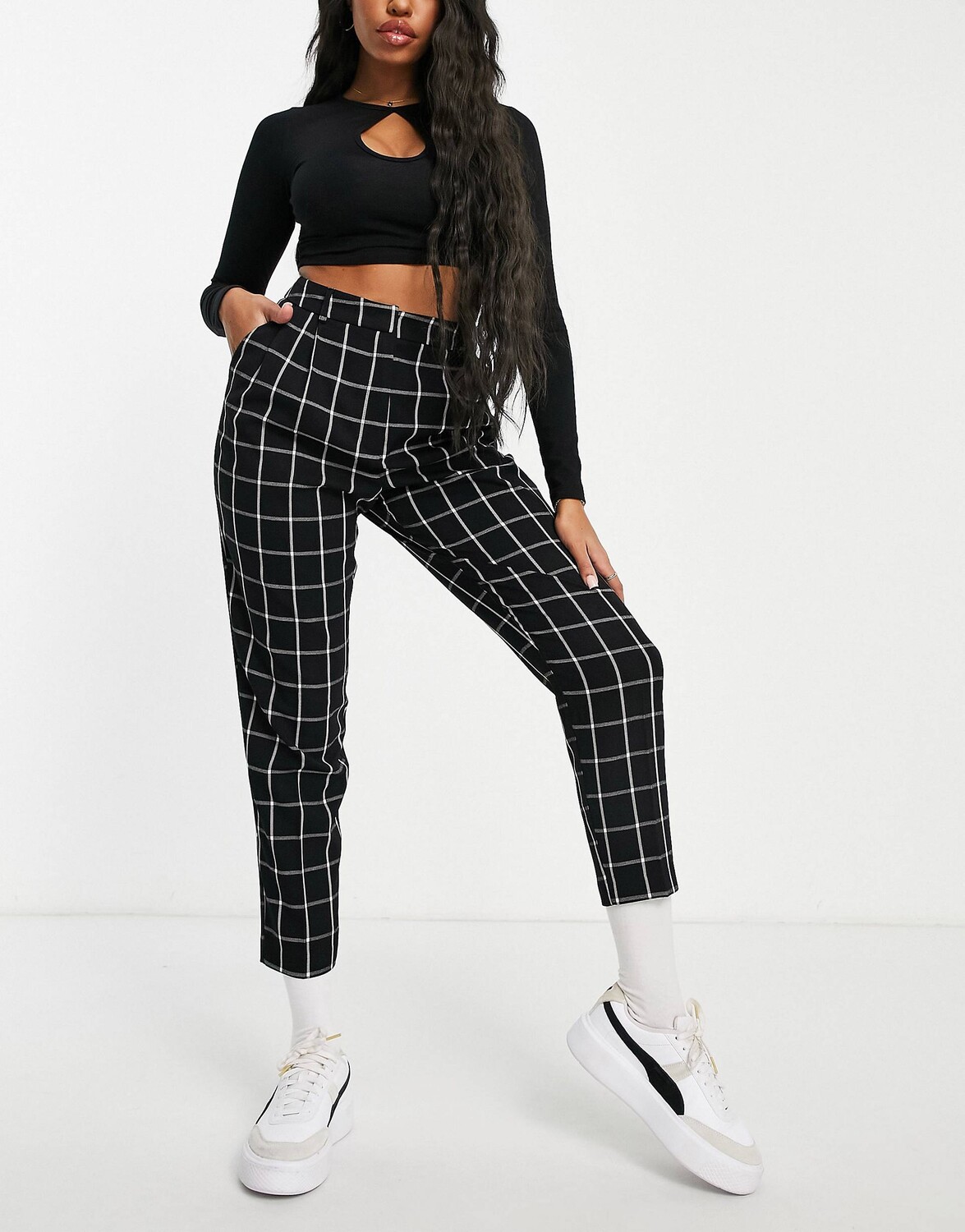 

Элегантные зауженные брюки в монотонную клетку ASOS DESIGN Hourglass