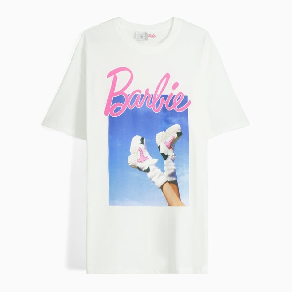 

Футболка Bershka Barbie Print Oversize, белый