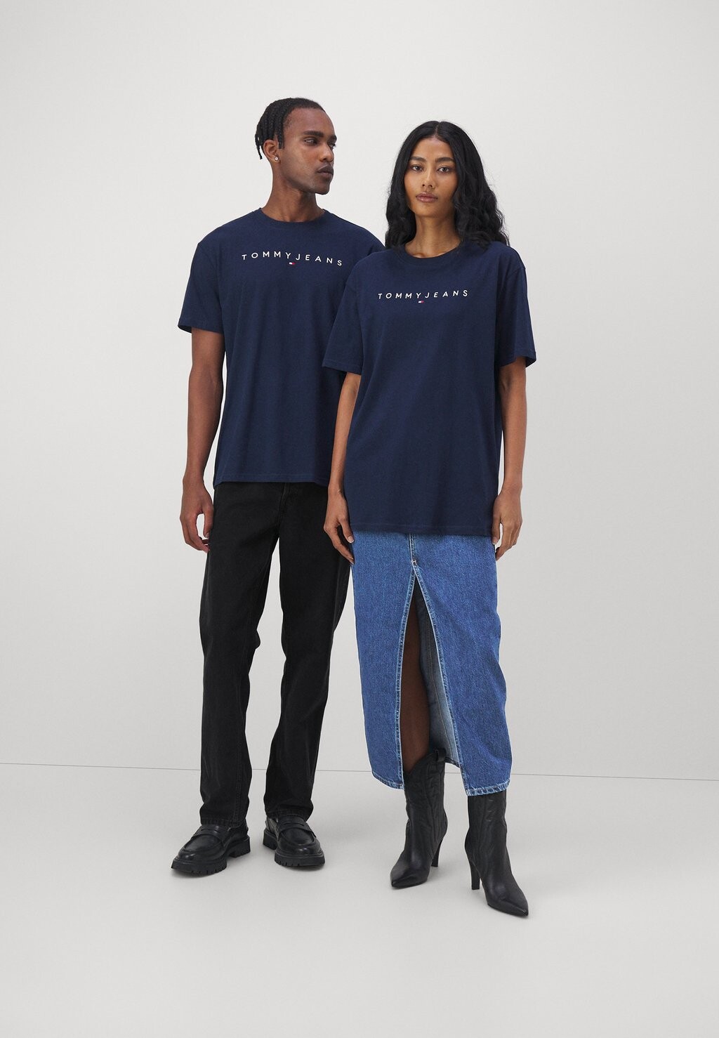 

Футболка с принтом Linear Logo Tee Tommy Hilfiger, тёмно-синий