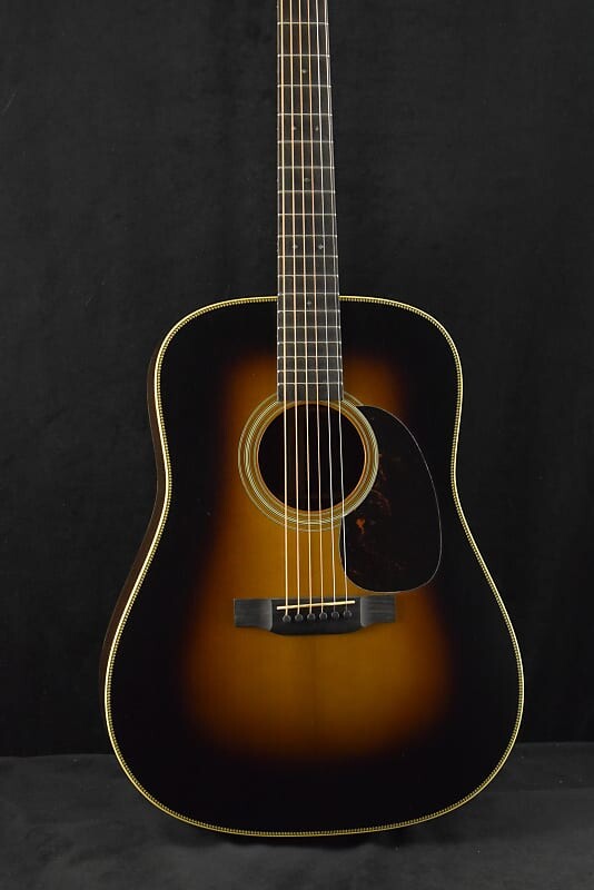 

Martin Custom Shop Dreadnought Adirondack Spruce/Wild Grain Восточно-индийский палисандр Stage 1 Aged 1935 Sunburst Custom Shop Dreadnought Adirondack Spruce/Wild Grain East Ind...