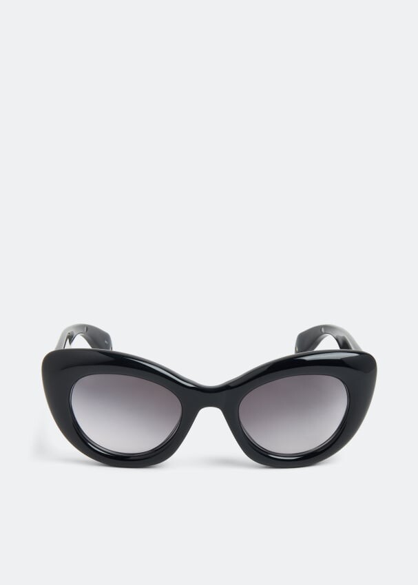 

Солнечные очки ALEXANDER MCQUEEN Cat-eye sunglasses, черный