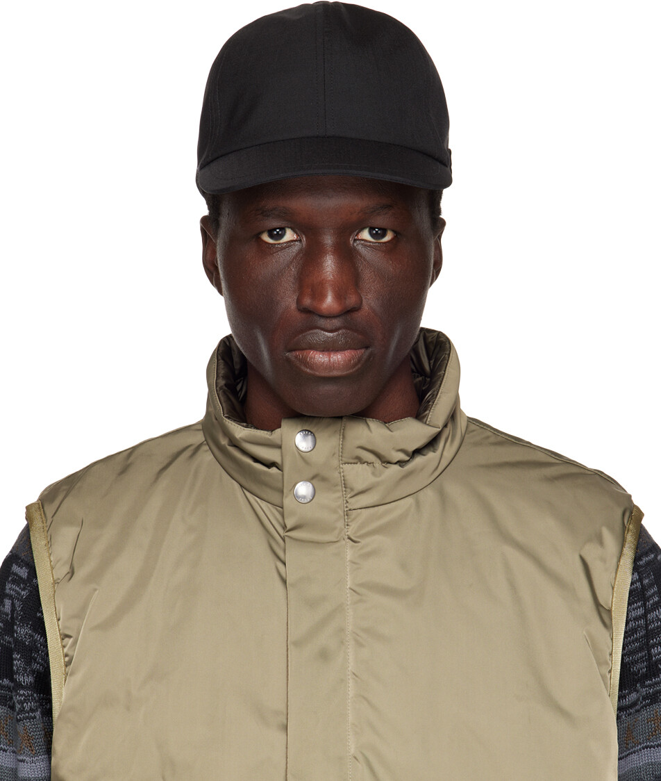 

Черная кепка на шнурке sacai