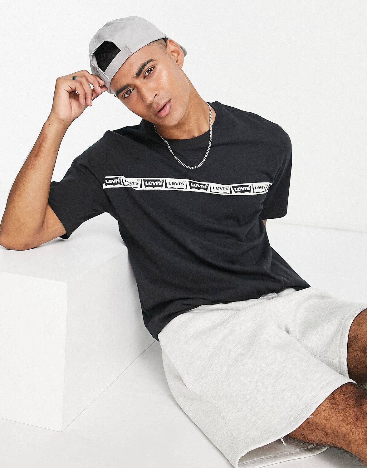 

Черная футболка с короткими рукавами Levi's